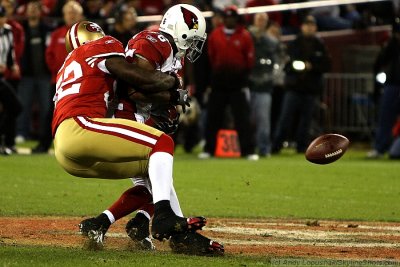 San Francisco 49ers LB Patrick Willis forces a fumble