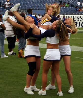 Murray State University cheerleaders