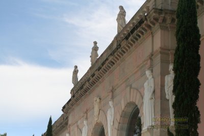 Sculptures on top of the John & Mable Ringling Musuem of Art