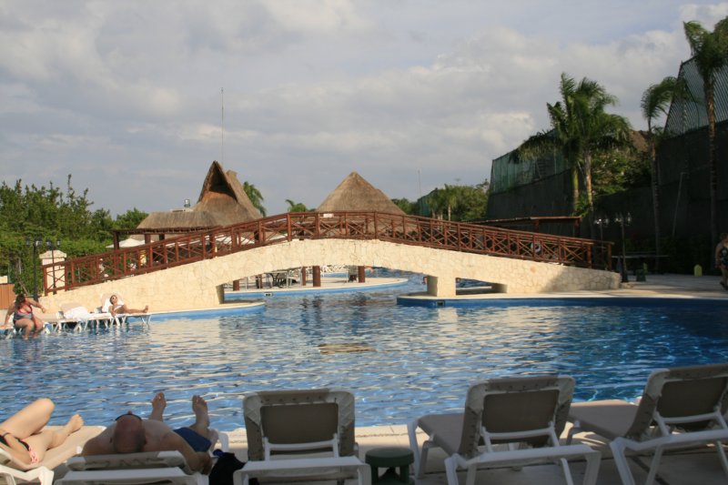 No topless pool