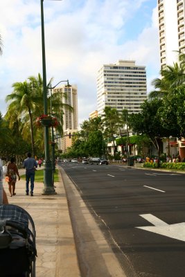 Kalakaua Ave 2