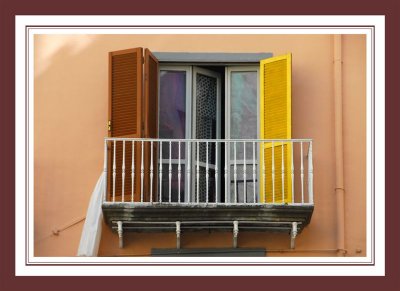 Colorful window in Napoli.jpg