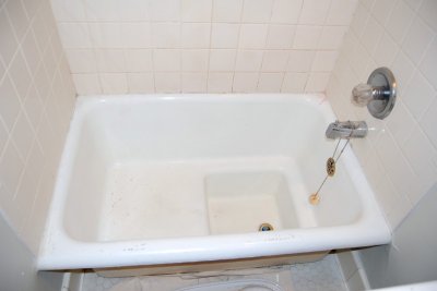 weird bathtub/shower
