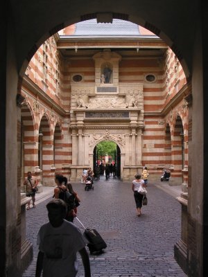 A walkway through the buildings at Place du Capitole