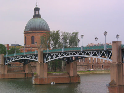 Bridge across Garonne river