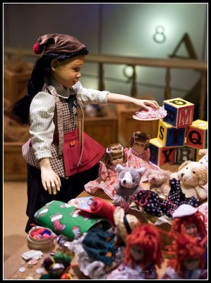 Window Display at the Simpson Tower on Queen.  Christmas 2007