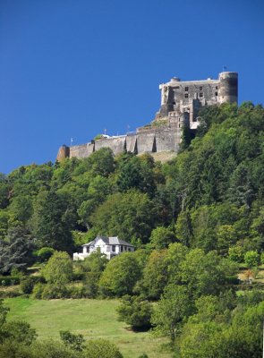 Auvergnat castle