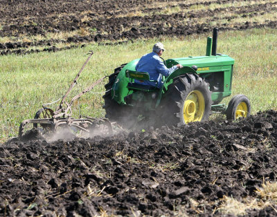 Two Cylinder Club Plowing Day