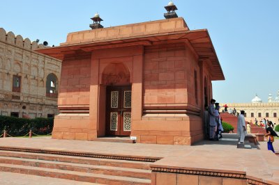 Badshahi Masjid- Iqbal's Moseluem