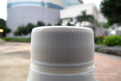 24mm f/5.6 at 1cm object distance