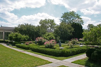 Side Garden at War Memorial