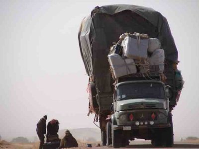 Niger-Fixing flat tyre-1.jpg