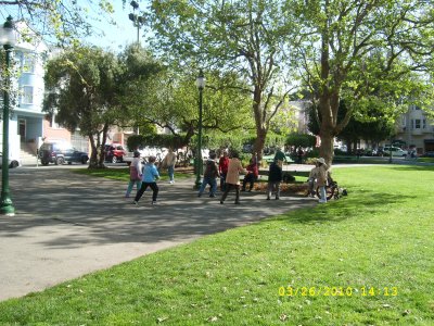idosos  fazendo Tai chi
