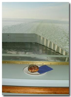 The delicious lunch of the pilot. Car-carrier Thames Highway, 23.2.2006