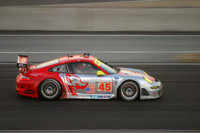 Flying Lizard Porsche braking into T2
