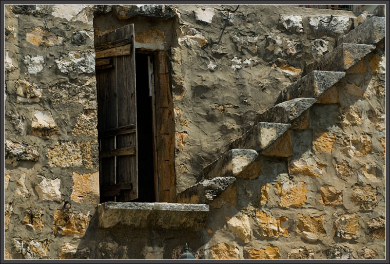 Meilya - ancient staircase to the roof / old houses
