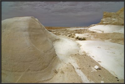 The Nizana rock curvatures