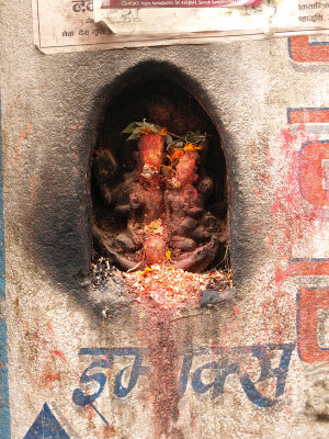 003 - Kathmandu, small wall shrine
