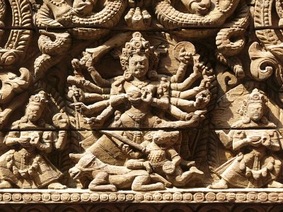 004 - impressive woodcarving in Kumari Che