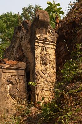 043 - Details of a crumbling Shan stupa