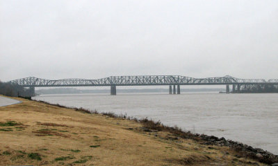 Other rail and road bridges across the Mississippi