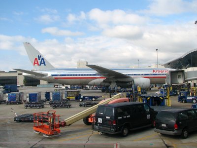 AA 777 at the gate