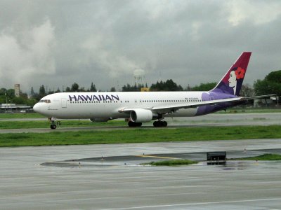 Hawaiian 767 rolling down the runway