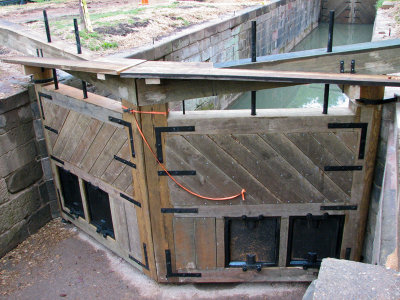 New lock gate at Pennyfield lock