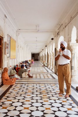 Sikh man prays - Amritsar