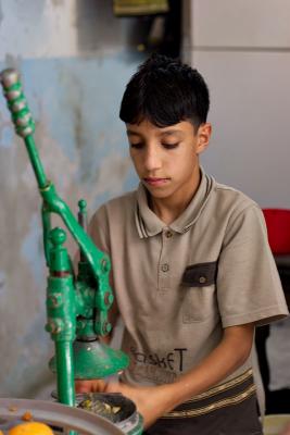 Making orange juice - Hebron