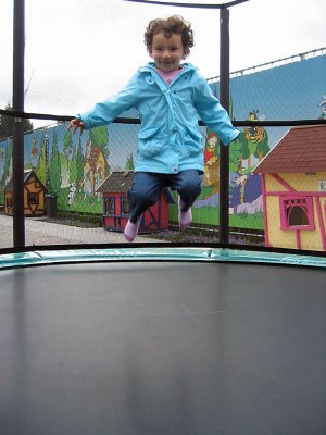 Ilke-trampoline.jpg