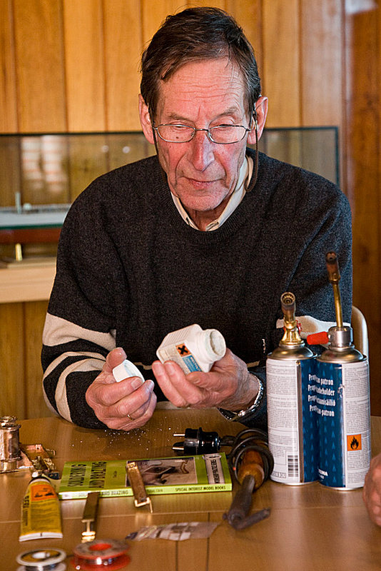 Hans Breder med lodderedskapen