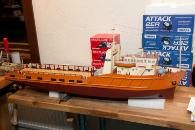 En av museets modeller nede til reparasjon?