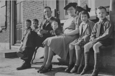 Family on bench in front Aalbers farmhouse