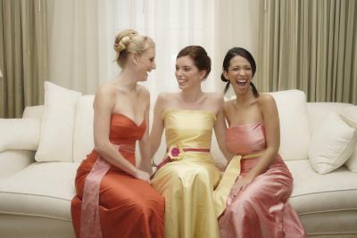 g3/56/48356/3/56339196.BridesMaidsCouch.jpg