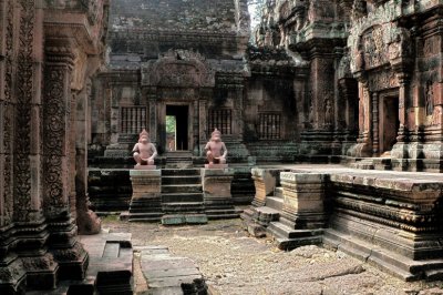 BANTEAY SREI