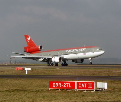 DC10-30_N223NW_NWA_301.jpg
