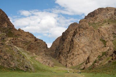 Yolyn Am Canyon