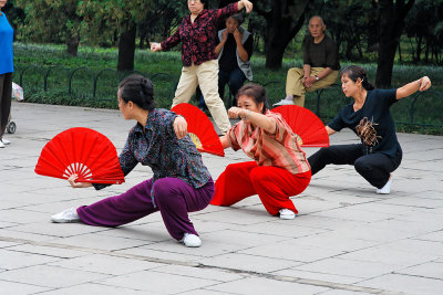 Women doing tai chi in Temple of Heaven Park