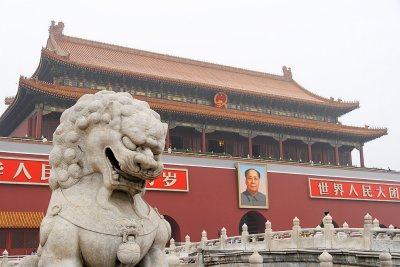 Gate of Heavenly Peace, with stone lions and a portrait of Chairman Mao