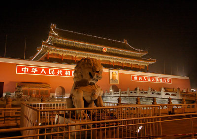 Gate of Heavenly Peace at night