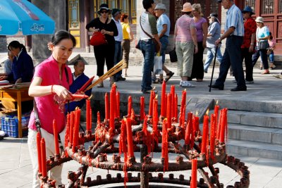 Lighting candles outside the Big Wild Goose Pagoda