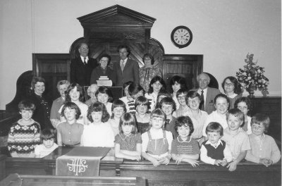 Ysgol Sul Peniel Llanddona yn ei plith Miss Catherine Thomas Medal Gee.jpg