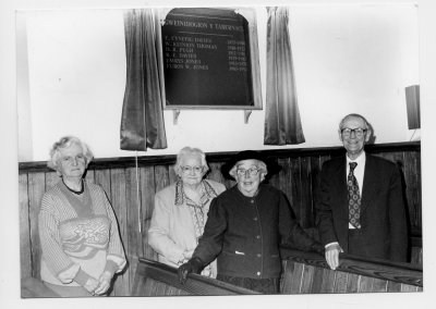 Bessie Roberts Mrs Emrys Jones Mrs Dilys Lewis Parch Dafydd ApThomas.jpg