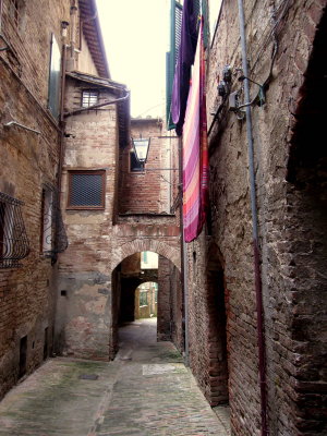 Siena Alleyway 01