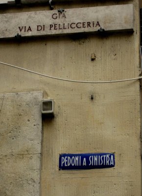 Siena 'walk on the left' sign