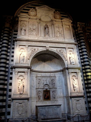 Siena Duomo Interior Michaelangelo 01