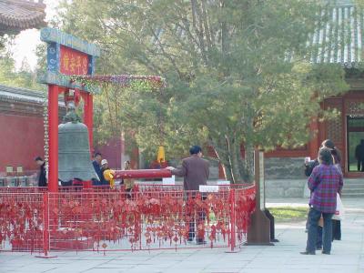 Beihai Park - bang a gong