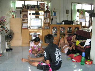 Hanging out in Pen's mother's living room