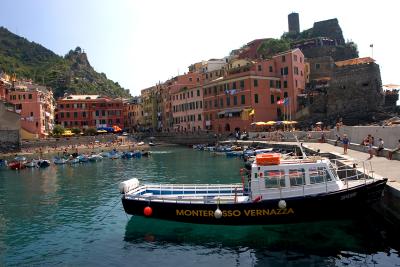 Vernazza Taxi Boat - 1280.jpg